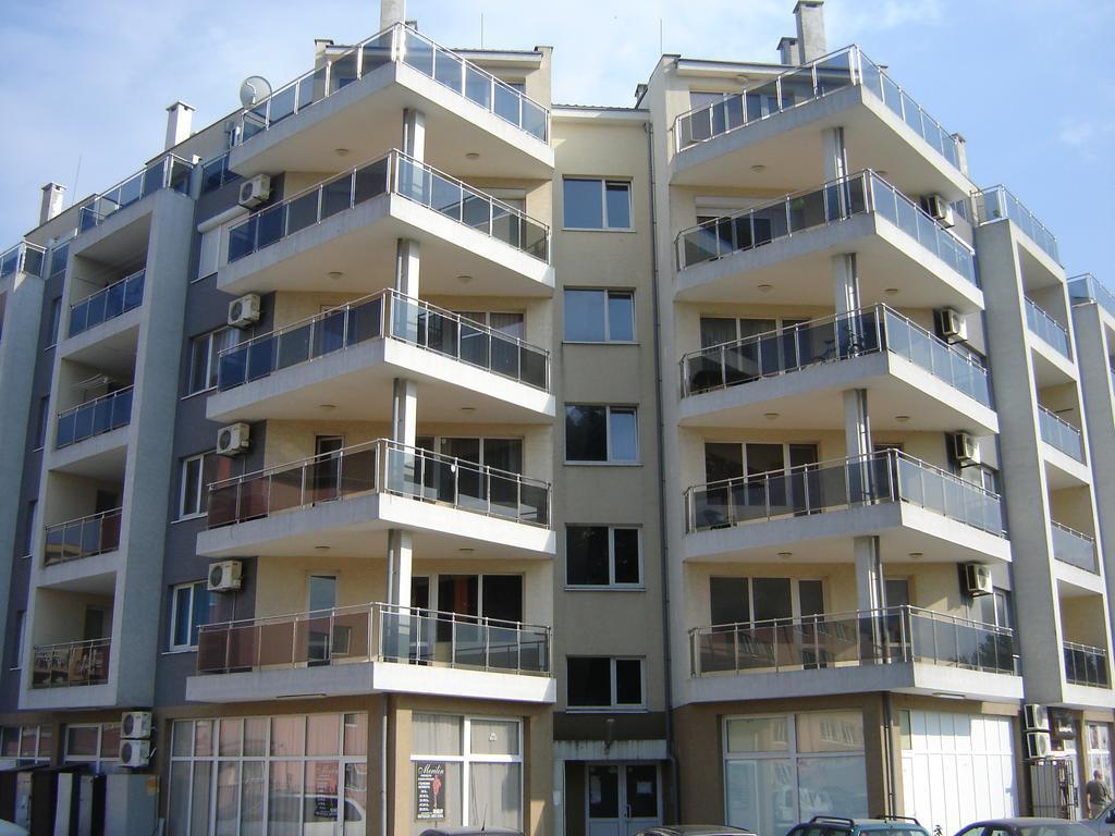 Apartment Viva Pantai Sunny Bagian luar foto